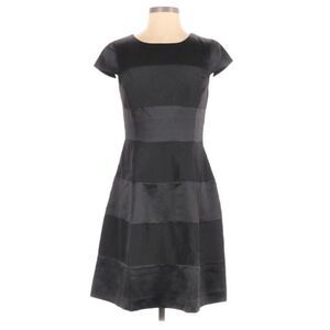 The limited Size 0 black A line dress w/‎ cap sleeve